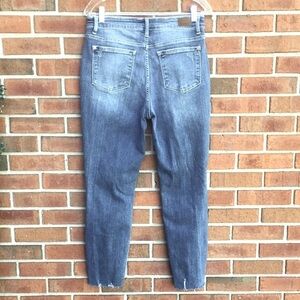 Judy Blue Relaxed Fit Distressed Stretch Jean size 7/28